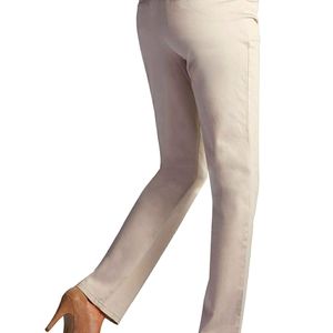 LEE Women’s Relaxed Fit All Day Straight Leg Pant in Parchment, NWT.